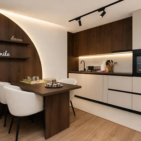 Fora - Luxary Apartments, Old Town *